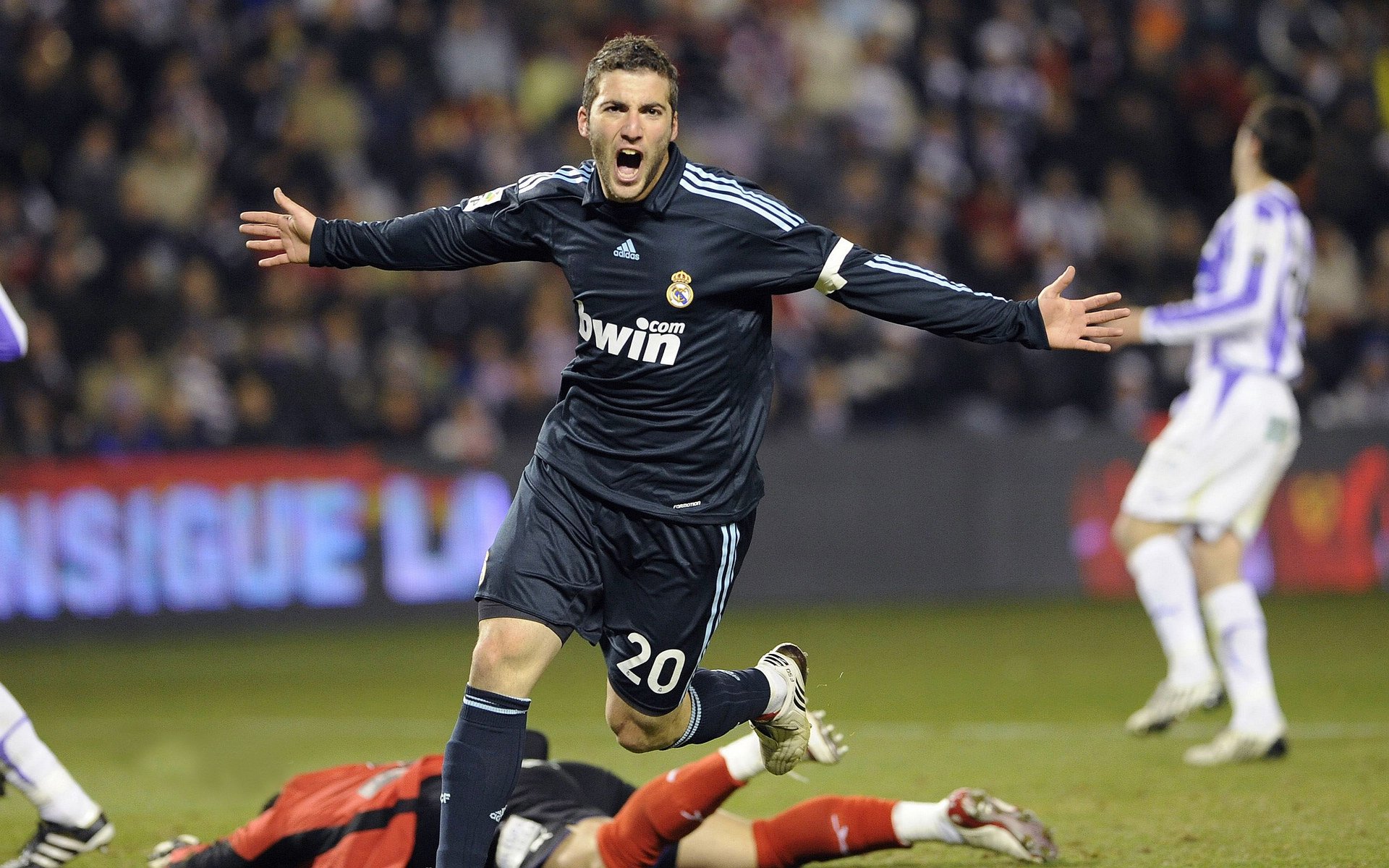 九游娱乐中心-《从职业到娱乐：电竞成为新时代文化的重要组成部分》，电竞职业化的开始