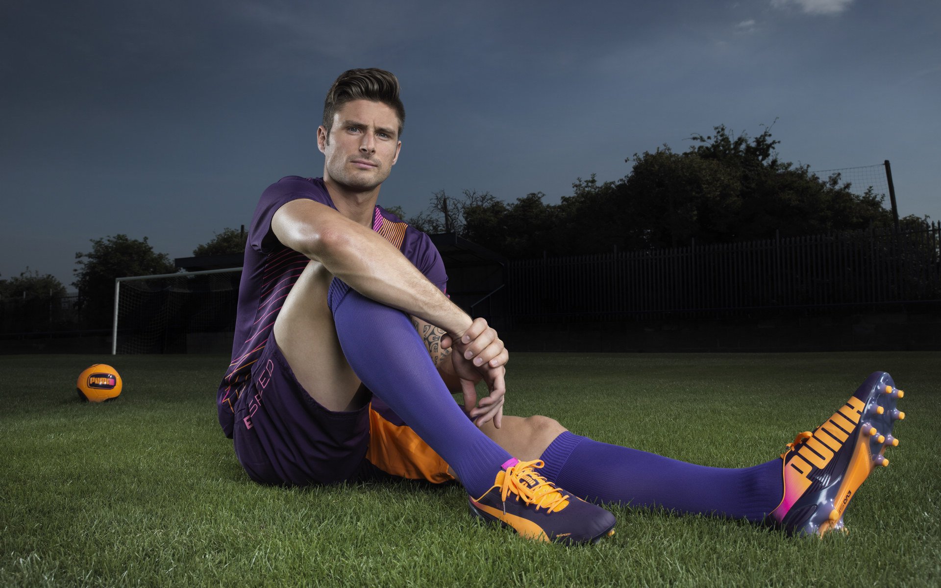 九游下载中心-控球中场与创造型前腰形成互补，控球位置